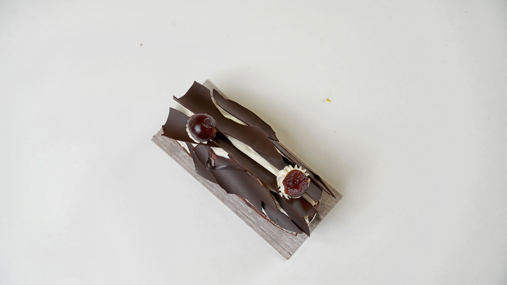 Black forest éclaire